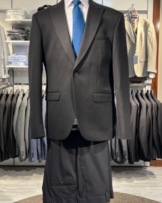 İtalyan Stil Kırlangıç Yaka Yelekli Takım Elbise Siyah 3